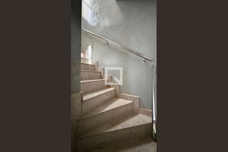 Apartamento à venda com 300m², 4 quartos e 3 vagasEscada