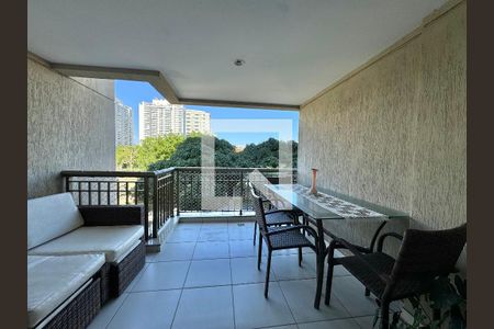 Apartamento à venda com 83m², 3 quartos e 1 vaga Apartamento à venda com 83m², 3 quartos e 1 vagaVaranda