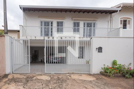Casa à venda com 250m², 3 quartos e 5 vagasFachada