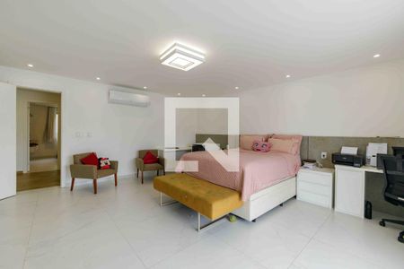 Casa de condomínio à venda com 270m², 4 quartos e 4 vagasSuíte 1