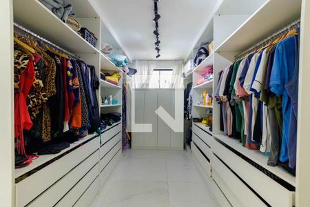 Casa de condomínio à venda com 270m², 4 quartos e 4 vagasSuíte 1 Closet