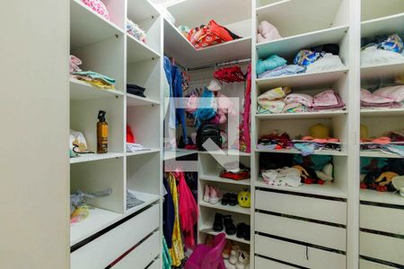 Casa de condomínio à venda com 270m², 4 quartos e 4 vagasSuíte 3 Closet