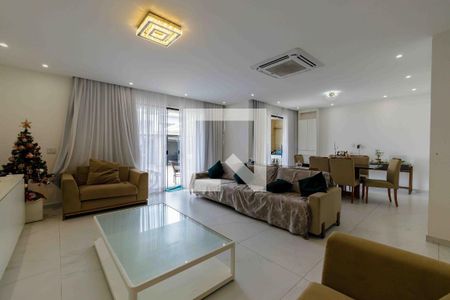 Casa de condomínio à venda com 270m², 4 quartos e 4 vagasSala