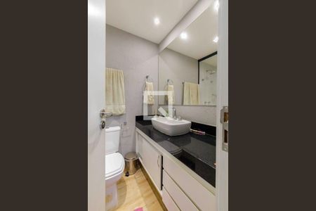 Casa de condomínio à venda com 270m², 4 quartos e 4 vagasBanheiro da Suíte