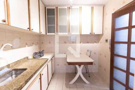 Apartamento à venda com 90m², 2 quartos e 2 vagasCozinha