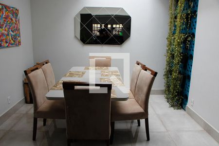 Casa à venda com 200m², 3 quartos e 2 vagasSALA DE JANTAR