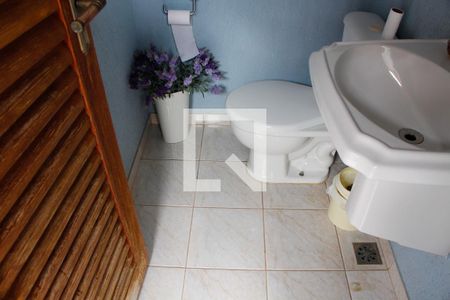 Casa à venda com 200m², 3 quartos e 2 vagasBANHEIRO QUINTAL