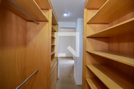 Apartamento à venda com 340m², 4 quartos e 4 vagasArmário da Suíte 1