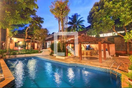 Casa à venda com 585m², 4 quartos e 3 vagas