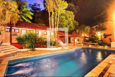 Casa à venda com 585m², 4 quartos e 3 vagas