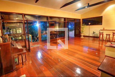 Casa à venda com 585m², 4 quartos e 3 vagas