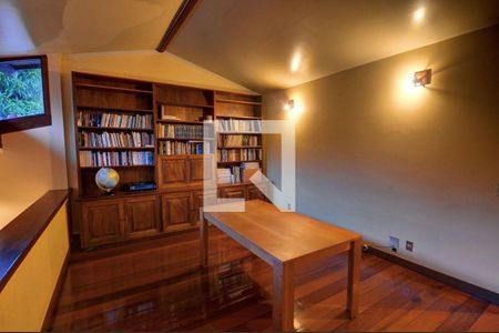 Casa à venda com 585m², 4 quartos e 3 vagas