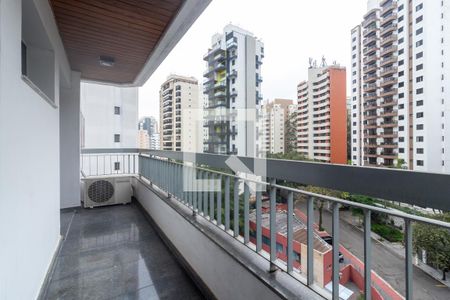 Apartamento à venda com 299m², 6 quartos e 4 vagas Apartamento à venda com 299m², 6 quartos e 4 vagasVaranda da Suíte 2