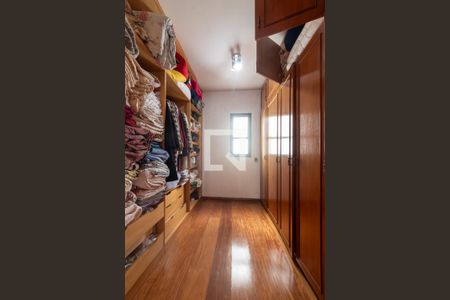 Apartamento à venda com 299m², 6 quartos e 4 vagas Apartamento à venda com 299m², 6 quartos e 4 vagasCloset da Suíte 1