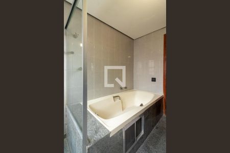 Apartamento à venda com 299m², 6 quartos e 4 vagas Apartamento à venda com 299m², 6 quartos e 4 vagasBanheiro da Suíte 1