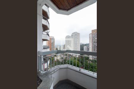 Apartamento à venda com 299m², 6 quartos e 4 vagas Apartamento à venda com 299m², 6 quartos e 4 vagasVaranda da Suíte 1