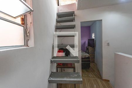 Casa à venda com 100m², 2 quartos e sem vagaEscada para laje
