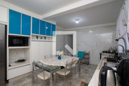 Casa à venda com 150m², 3 quartos e 4 vagas Casa à venda com 150m², 3 quartos e 4 vagasCozinha