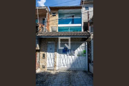 Casa à venda com 150m², 3 quartos e 4 vagas Casa à venda com 150m², 3 quartos e 4 vagasFachada