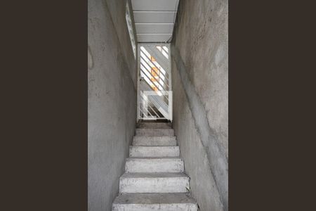 Casa para alugar com 46m², 1 quarto e sem vagaescada