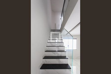 Casa à venda com 162m², 3 quartos e 2 vagasEscada