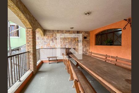 Casa à venda com 220m², 4 quartos e 5 vagas Casa à venda com 220m², 4 quartos e 5 vagasQuintal