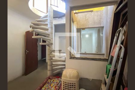 Casa à venda com 220m², 4 quartos e 5 vagas Casa à venda com 220m², 4 quartos e 5 vagasEscritório