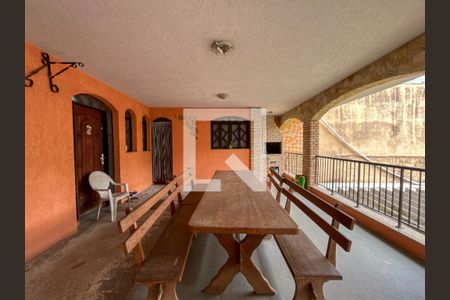 Casa à venda com 220m², 4 quartos e 5 vagas Casa à venda com 220m², 4 quartos e 5 vagasQuintal