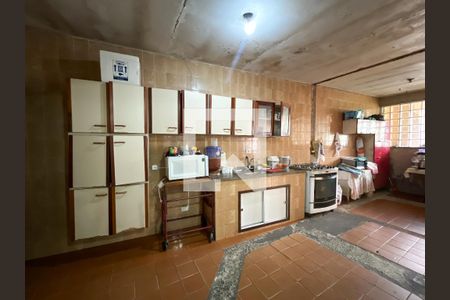 Casa à venda com 220m², 4 quartos e 5 vagas Casa à venda com 220m², 4 quartos e 5 vagasCozinha