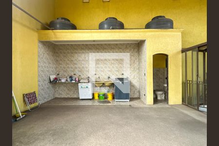 Casa à venda com 220m², 4 quartos e 5 vagas Casa à venda com 220m², 4 quartos e 5 vagasEspaço Superior