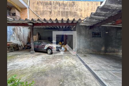 Casa à venda com 220m², 4 quartos e 5 vagas Casa à venda com 220m², 4 quartos e 5 vagasGaragem