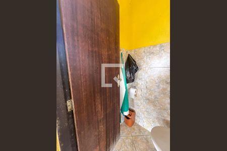 Casa à venda com 220m², 4 quartos e 5 vagas Casa à venda com 220m², 4 quartos e 5 vagasBanheiro de serviço