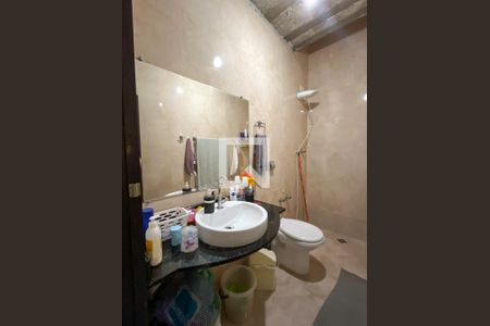 Casa à venda com 220m², 4 quartos e 5 vagas Casa à venda com 220m², 4 quartos e 5 vagasBanheiro da suíte 3