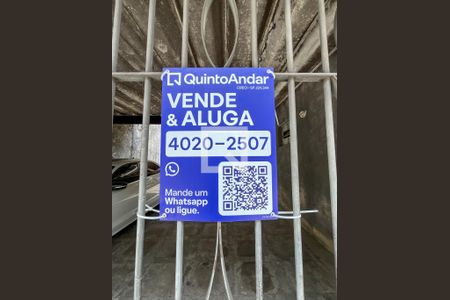 Casa à venda com 220m², 4 quartos e 5 vagas Casa à venda com 220m², 4 quartos e 5 vagasPlaca
