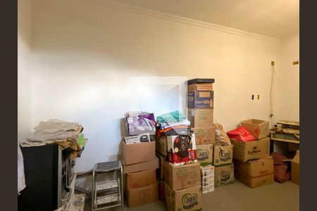 Casa à venda com 220m², 4 quartos e 5 vagas Casa à venda com 220m², 4 quartos e 5 vagasEscritório