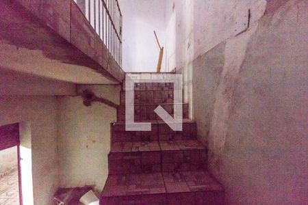 Casa para alugar com 100m², 2 quartos e 1 vaga Casa para alugar com 100m², 2 quartos e 1 vagaEscada