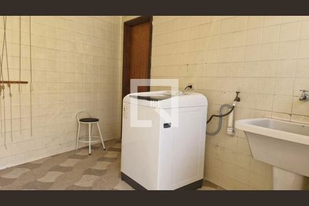 Casa à venda com 196m², 3 quartos e 2 vagas