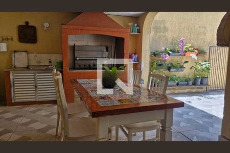 Casa à venda com 196m², 3 quartos e 2 vagas