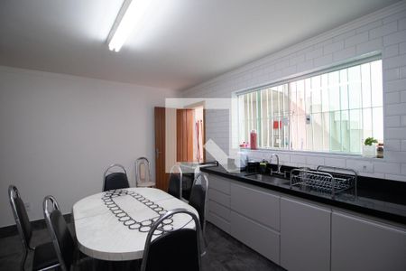 Casa à venda com 250m², 4 quartos e 2 vagasCozinha