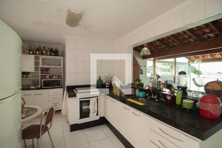 Casa à venda com 250m², 4 quartos e 2 vagasChurrasqueira