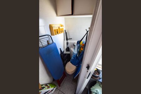 Apartamento à venda com 70m², 2 quartos e 1 vaga Apartamento à venda com 70m², 2 quartos e 1 vagaBanheiro de Serviço