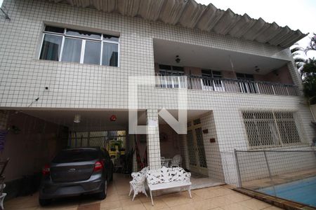 Casa à venda com 360m², 6 quartos e 3 vagasÁrea Externa - Frente
