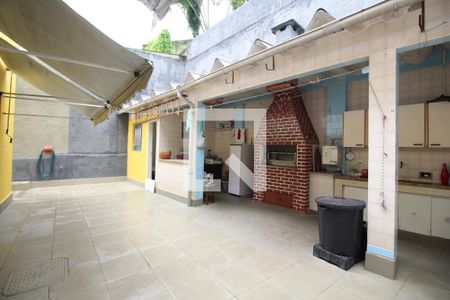 Casa à venda com 360m², 6 quartos e 3 vagasÁrea Externa - Fundos