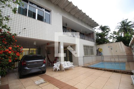Casa à venda com 360m², 6 quartos e 3 vagasÁrea Externa - Frente