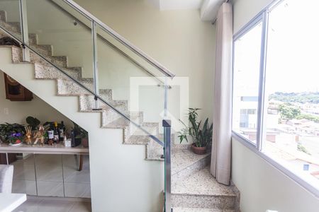 Apartamento à venda com 220m², 3 quartos e 2 vagasEscada de Acesso a Cobertura Gourmet