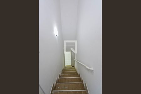Escada Sala/Quartos de casa para alugar com 3 quartos, 201m² em Jardim Guarulhos, Guarulhos