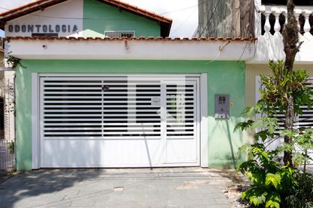 Casa à venda com 136m², 3 quartos e 2 vagasFachada