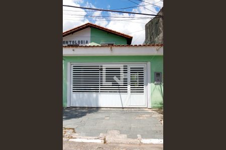 Casa à venda com 136m², 3 quartos e 2 vagasFachada