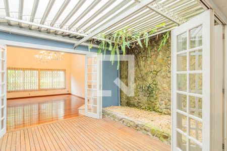 Casa à venda com 400m², 5 quartos e 4 vagas Casa à venda com 400m², 5 quartos e 4 vagasChurrasqueira