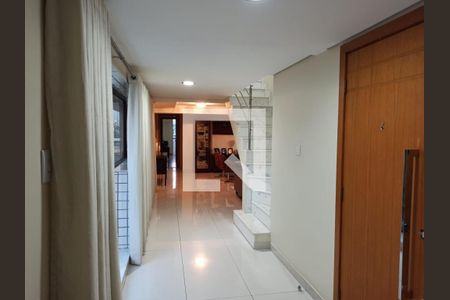 Apartamento à venda com 500m², 5 quartos e 5 vagasEscada